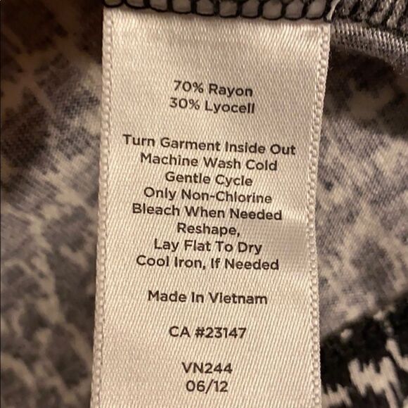 Talbots v-neck neutral print long sleeve - Picture 4 of 6